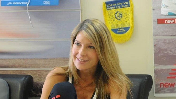 דפנה שחר קונה מדרסים