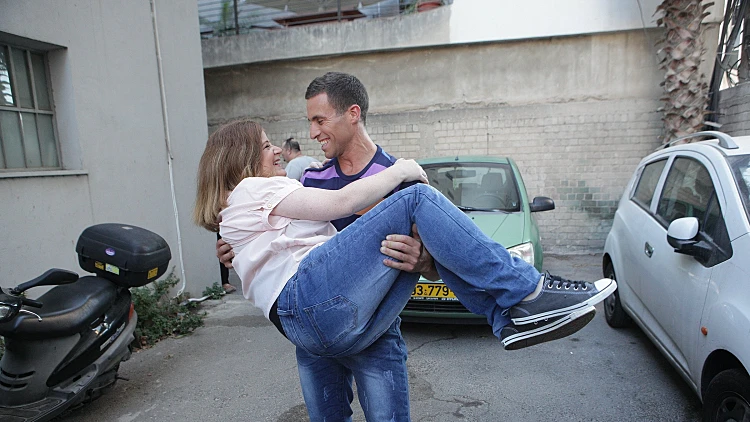 מייקל עצור,שירלי ארנוביץ'