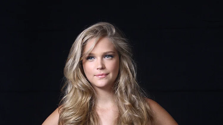 אסתי גינזבורג מצטלמת לקמפיין הלבשה תחתונה, מסרבת שיצלמו אותה בהלבשה תחתונה