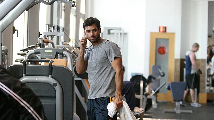 זהר ליבה מתאמן בחדר כושר