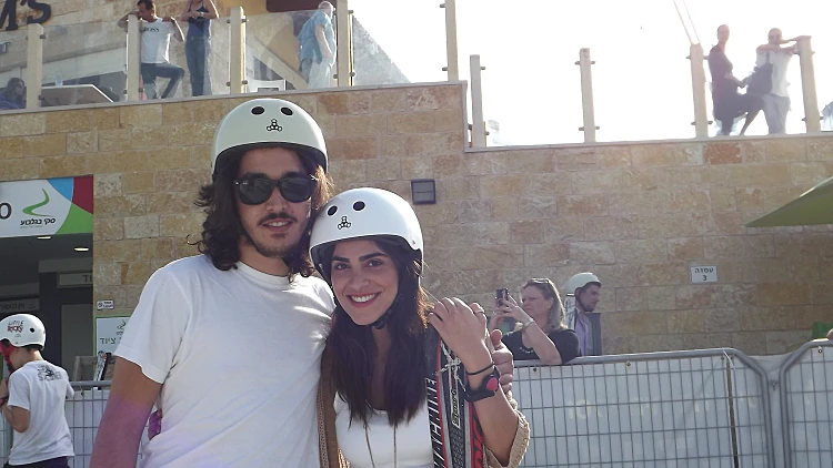 נופר מור עושה סקי, עדיין מאוהבת בחבר