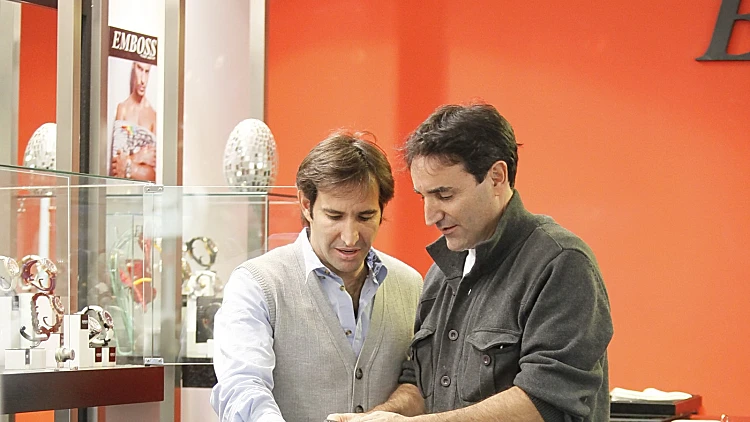 אלון ואורן הראל קונים שעון