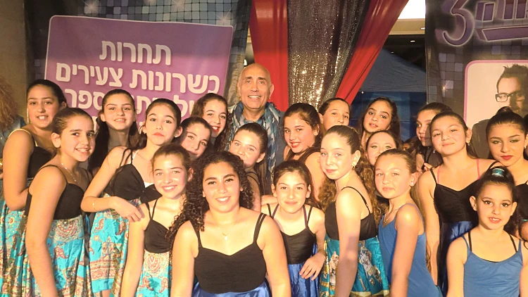 באייטם הבא מסתתר יוסי סרור