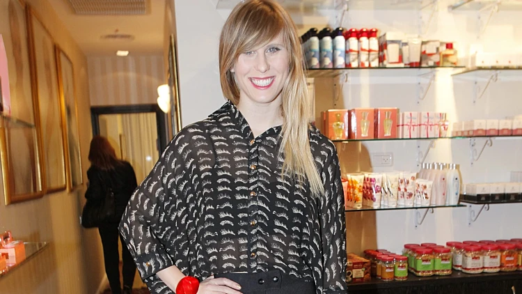 לא נעים: תאונת המלתחה המביכה של אלין לוי