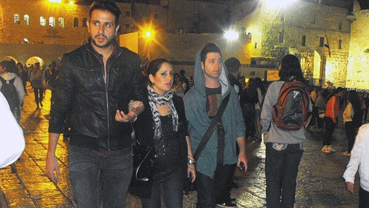 שיר ביטון ועמרי רוטברד בכותל המערבי