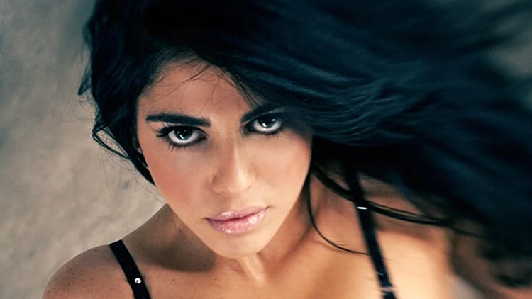 תמיד עולה המנגינה: דניאלה פיק בחזייה ותחתונים