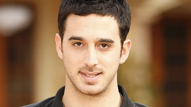 זמר, מככב בסדרה חי בלה לה לנד ביס