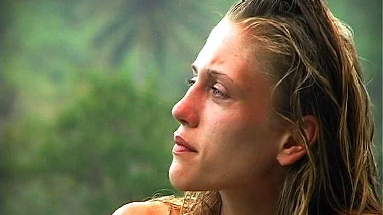 יולה בוכה, מתוך פרק 10, הישרדות איי קמרינס