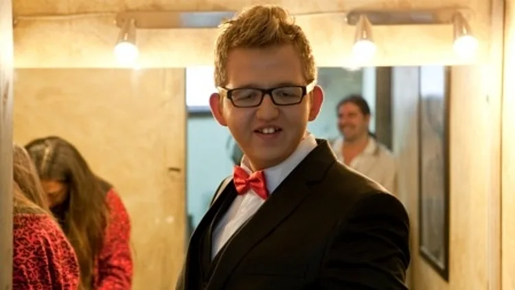 היפה והחנון - אלכס ומיכל מטיילים בשוק ומצלמים תמונות פרומו. להשתמש מ-03.03.2011