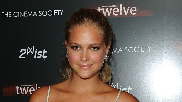 אסתי גינזבורג בפרמיירה של "Twelve" בניו יורק