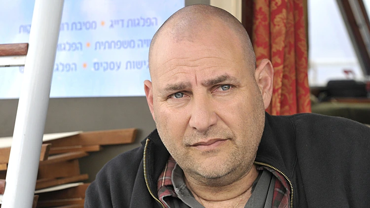 צביקה הדר בסדרה "בלו נטלי"