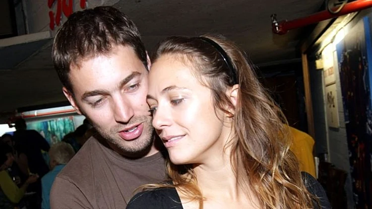 קרן פלס במופע סטנדאפ של דרור קרן