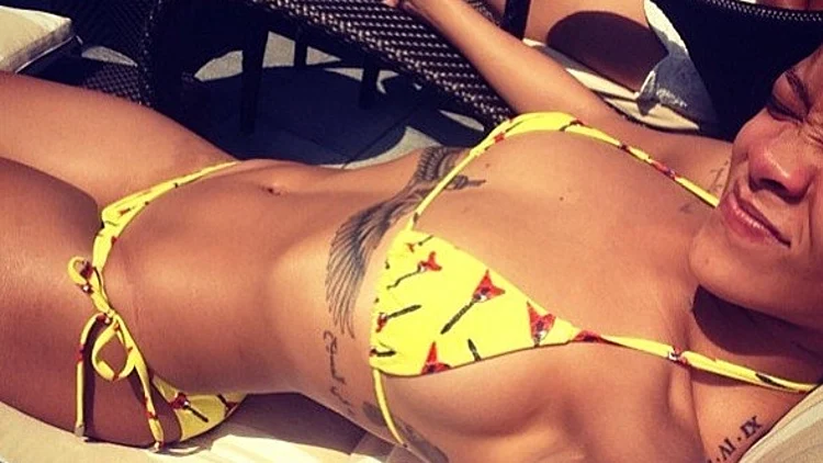 ריאהנה בביקיני. תסתכלו על הגוף