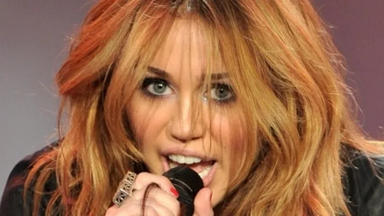 השחקנית הצעירה מיילי סיירוס