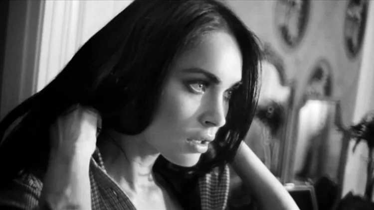 מייגן פוקס בפרסומת לארמני