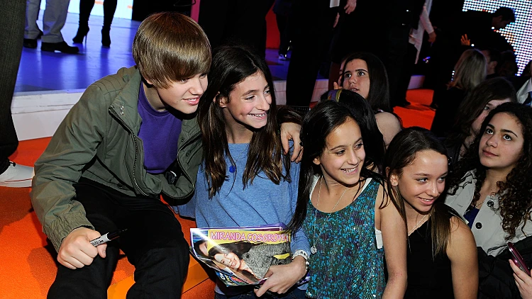 ג'סטין ביבר ומעריצות