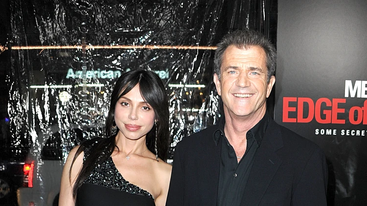 מל גיבסון ואוקסנה גריגוריבה