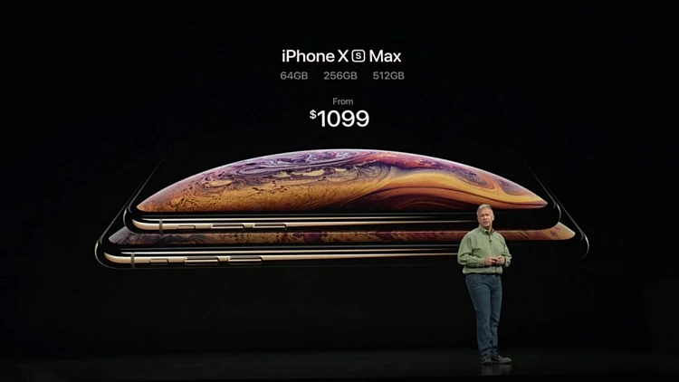 נחצה הרף? דגם ה iPhone Max מוצג על הבמה