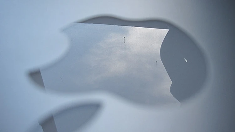 לוגו אפל עם השתקפות ענן