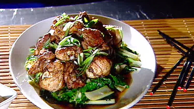 נתחי עוף בחמישה תבלינים על מצע אורז