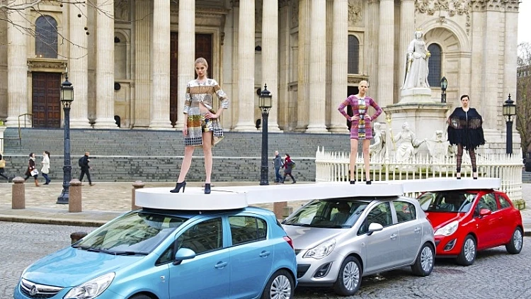 תצוגת אופנה אופל קורסה