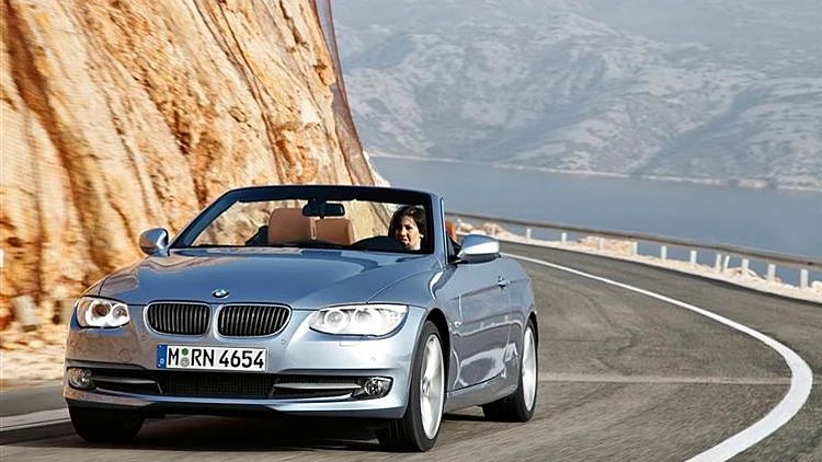 ב.מ.וו מרעננת את ה-3 קבריו.