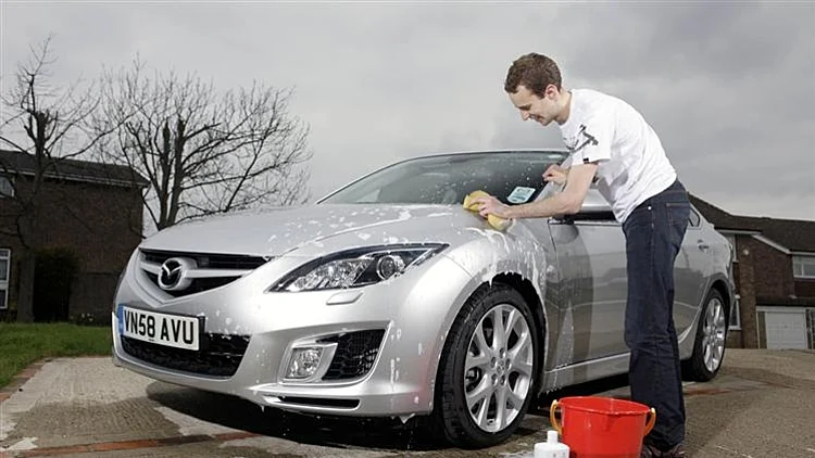 נשים פחות מקפידות על ניקוי הרכב
