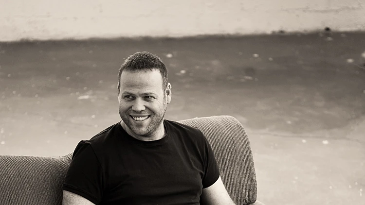 אדיר מעל למען עמותת "נגישות ישראל"