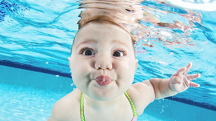 מתוך קמפיין העלאת המודעות לטביעת ילדים. צילום: Seth Casteel
