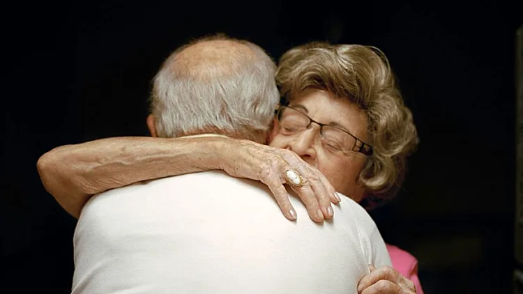 זוגות מבוגרים מאוהבים