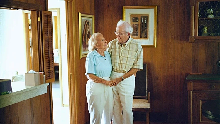 זוגות מבוגרים מאוהבים