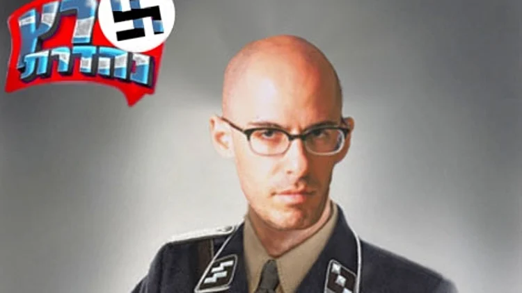 מולי שגב במדי קצין נאצי