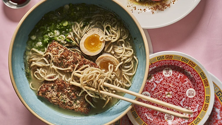 הפניצילין היפני. ראמן טרין עוף במסעדת צ'יינה קלאב