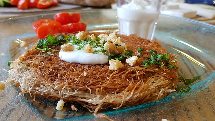 מנות ששמות את הגבינה במרכז. קדאיף גבינות מלוח באלטו