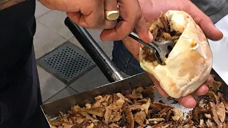 גם קרניבורים יתקשו לעמוד בריחות המגרים. סולטנה