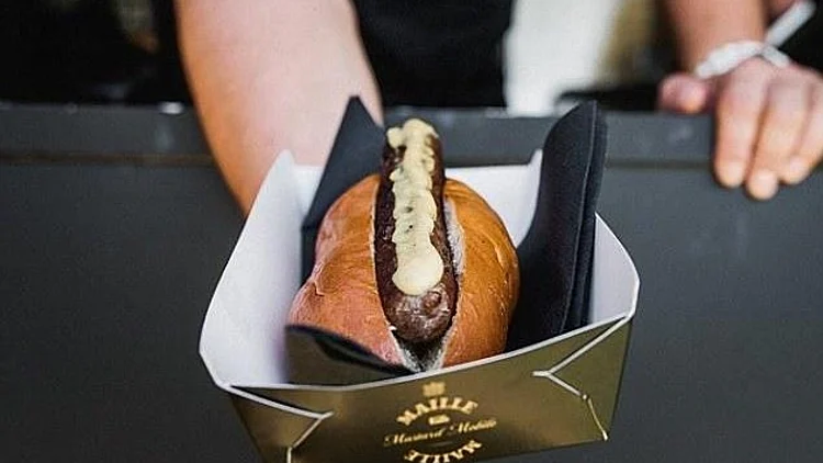 הכי יקרה: הייתם משלמים 280 שקלים על נקניקיה?