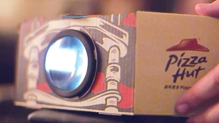 פיצה וסרט • הגימיק הגאוני של פיצה האט