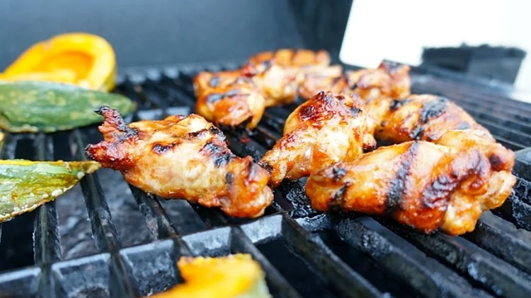 כנפיים על האש ברוטב ברביקיו ביתי