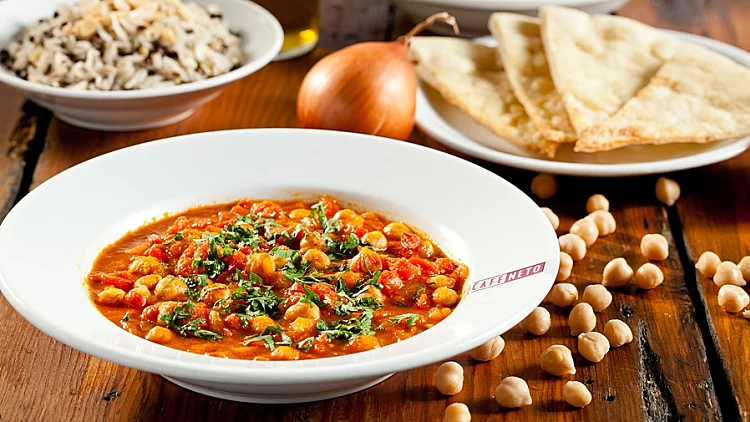 תבשיל עגבניות, חומוס וקארי