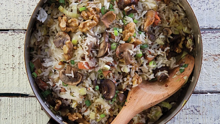 פילאף אורז עם כרישה, אגוזים ופטריות