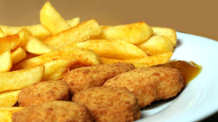 שניצלונים וצ'יפס ב-84 ש"ח • מחירי המזנונים בחוף הים