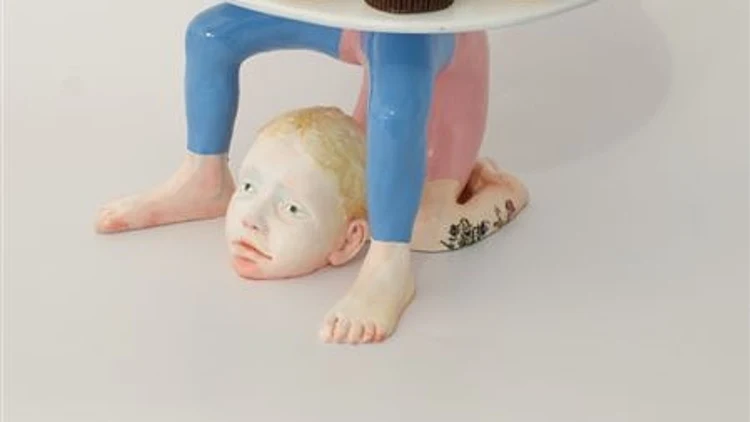 מתוך התערוכה בגלריית החווה- anything_to_please_you עבודתה של ורד אהרונוביץ )