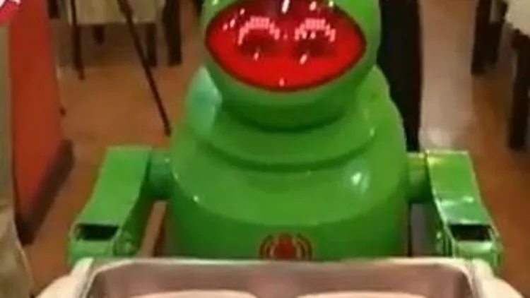 מסעדה עם רובוטים המשרתים את הלקוחות - חדשות האוכל