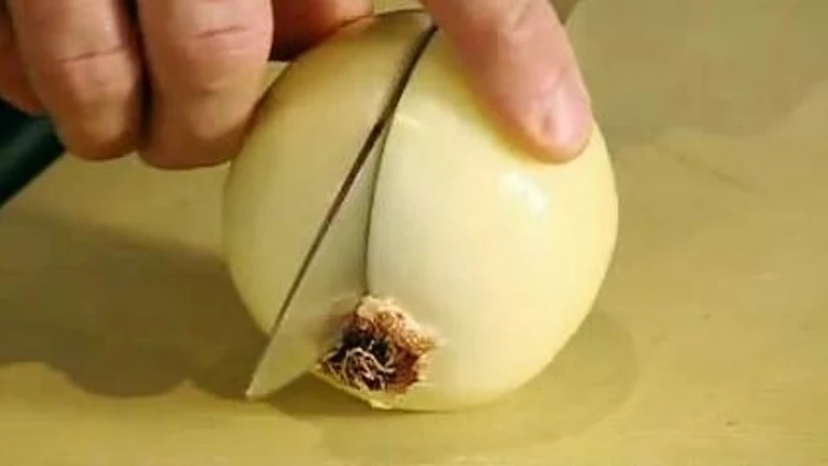 גורדון רמזי קוצץ בצל