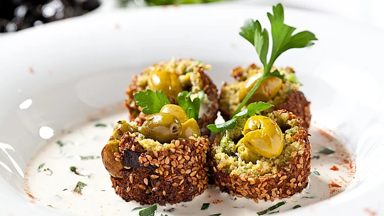 פלפל במילוי זיתים (עליונה+הפניות)