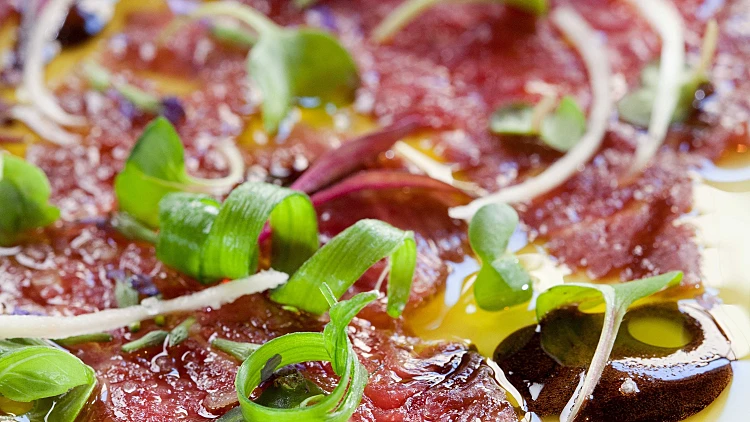 קרפצ'יו בקר מסעדת קדמה