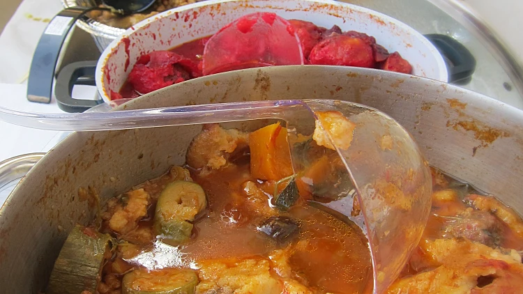 להיות בסדר עם חברים