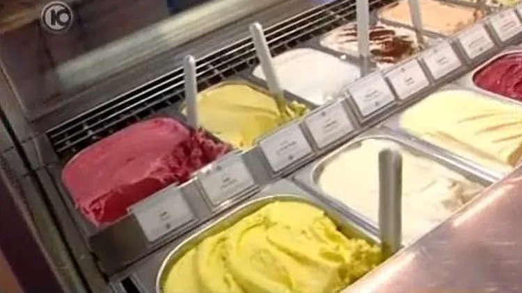 ללקק עגבניה