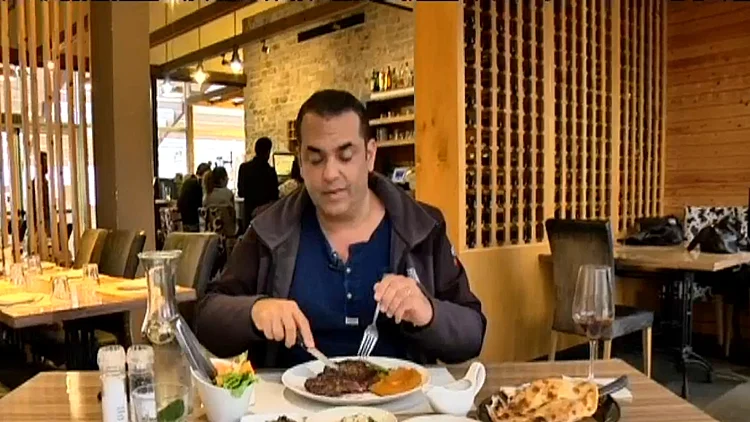 ניב גלבוע במסעדת ארנולדס