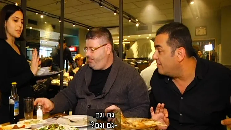 ניב גלבוע במסעדת אחלה בפתח תקווה